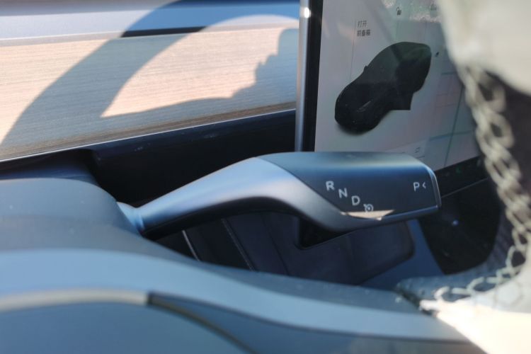 特斯拉 Model Y 2021款 标准续航后驱版中控内饰18