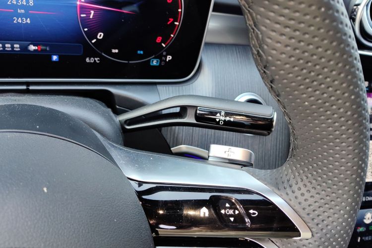 奔驰C级 2025款 改款 C 260 L 皓夜运动版中控内饰18