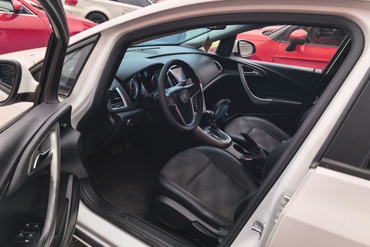 别克 英朗 2014款 XT 1.6L 自动时尚版中控内饰20