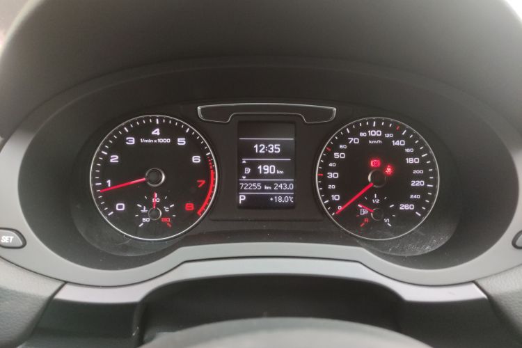 奥迪Q3 2018款 30周年年型 30 TFSI 时尚型中控内饰14