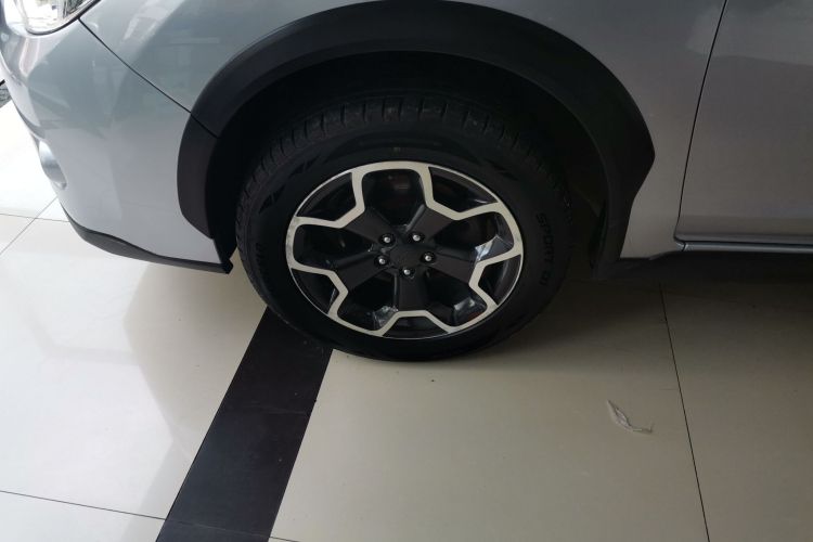 斯巴鲁XV 2012款 2.0i 精英版车身外观35