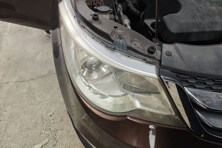 宝骏730 2014款 1.5L 手动标准型 7座车身外观6006