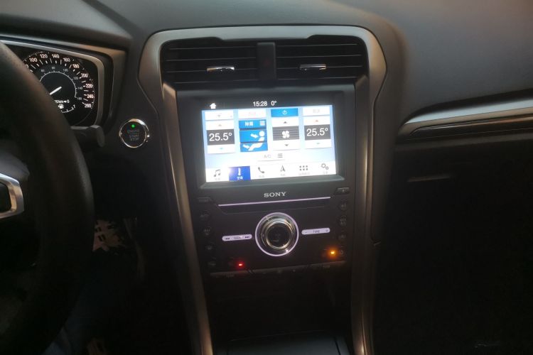 福特 蒙迪欧 2017款 EcoBoost 200 豪华型中控内饰16