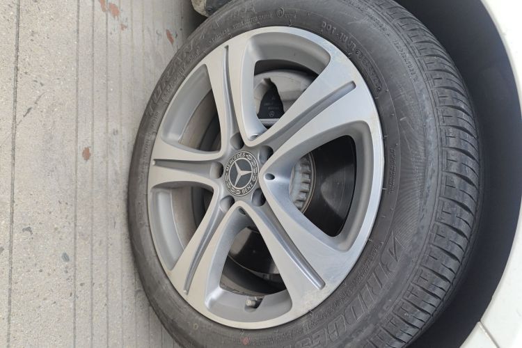 奔驰C级 2019款 改款 C 260 L 运动版车身外观10