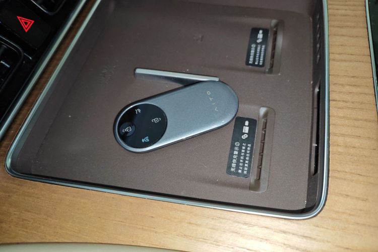 鸿蒙智行 问界M9 2024款 增程 Ultra版 52kWh 5座版中控内饰11