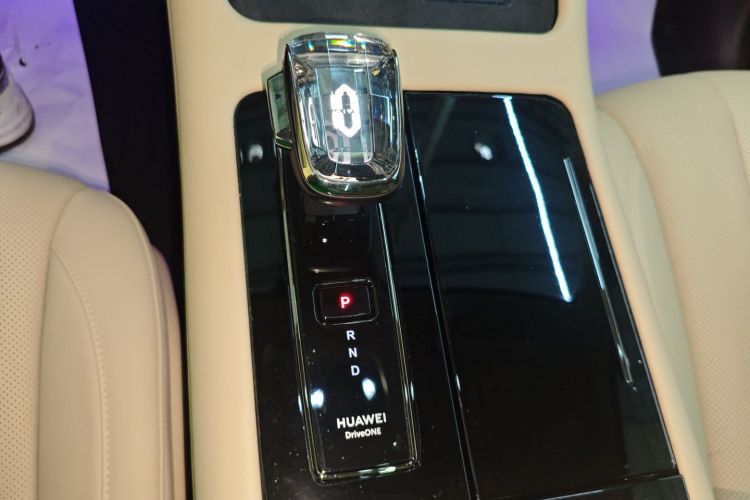 鸿蒙智行 问界M7 2024款 1.5T 后驱Plus版 5座中控内饰18