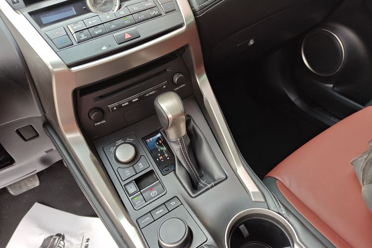 雷克萨斯NX 2015款 200t 全驱 锋尚版中控内饰18