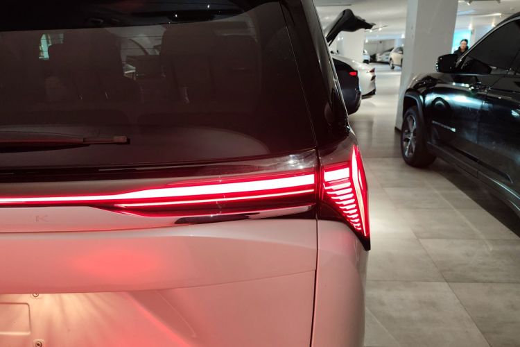 别克GL8新能源 2024款 陆尊 智享版 7座车身外观9