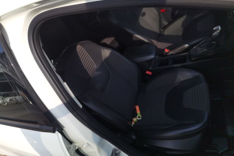 福特 福克斯 2018款 三厢经典 EcoBoost 125 自动超能风尚型智行版局部细节41