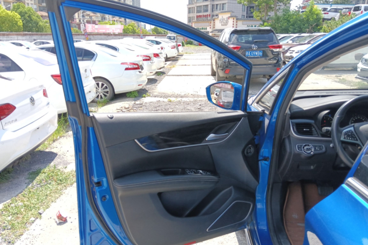 比亚迪 宋MAX 2017款 1.5T 自动智联精英型 7座中控内饰47