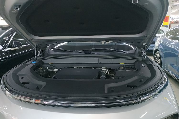 理想汽车 理想L8 2023款 Max机舱底盘24