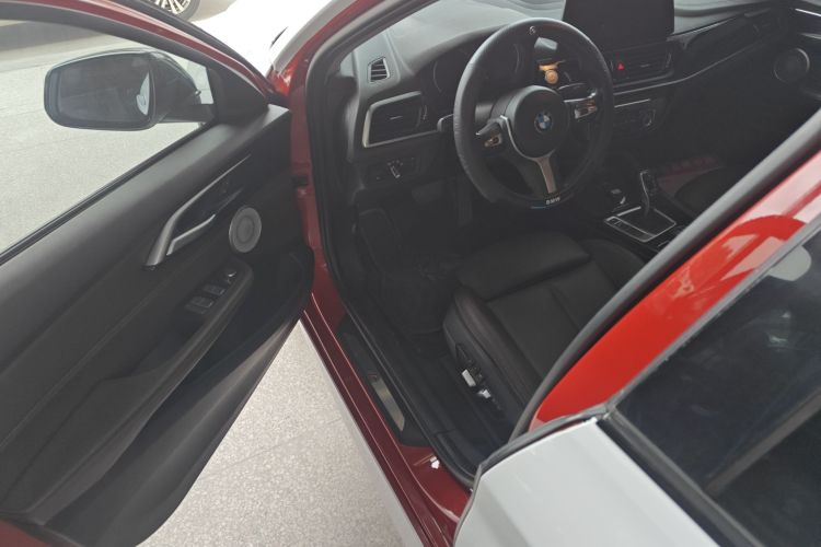 宝马1系 2021款 改款 120i M运动曜夜版中控内饰20