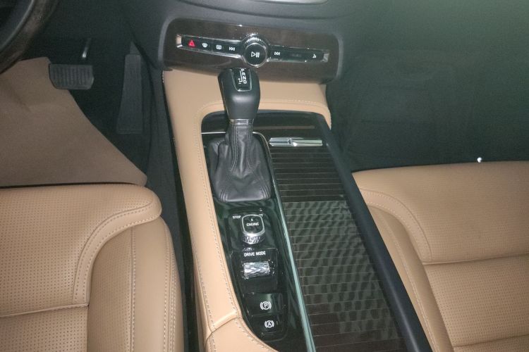 沃尔沃XC90 2017款 T6 智雅版 5座中控内饰18