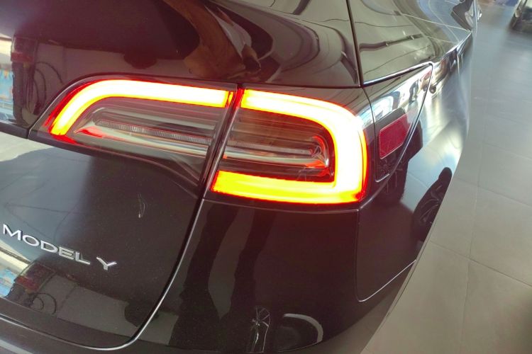 特斯拉 Model Y 2022款 改款 后轮驱动版车身外观9