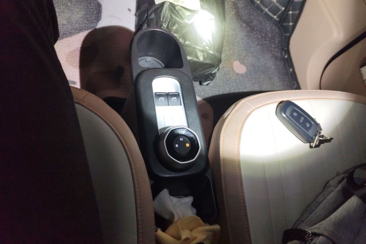 吉利银河 2024款 200km 熊猫卡丁中控内饰18