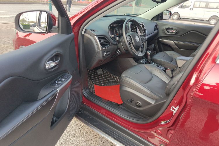 Jeep 自由光 2020款 2.0T 两驱领先版中控内饰20