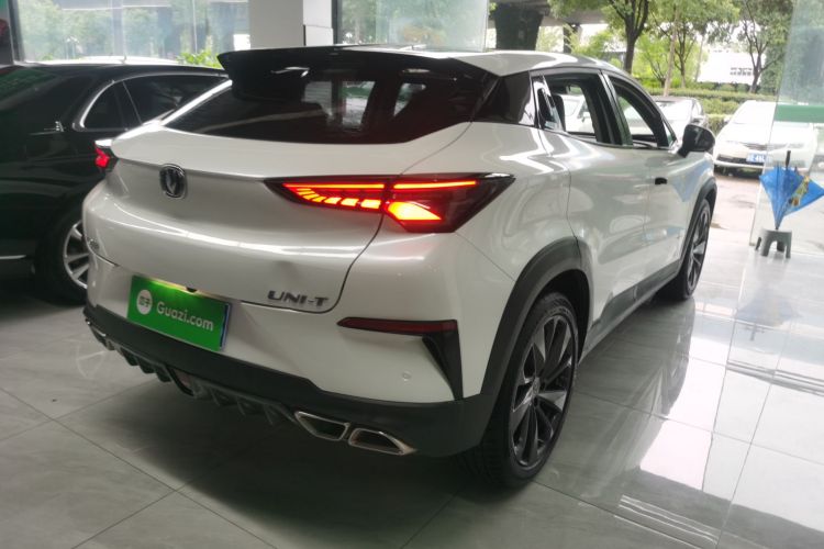 长安UNI-T 2020款 1.5T 尊贵型车身外观6005