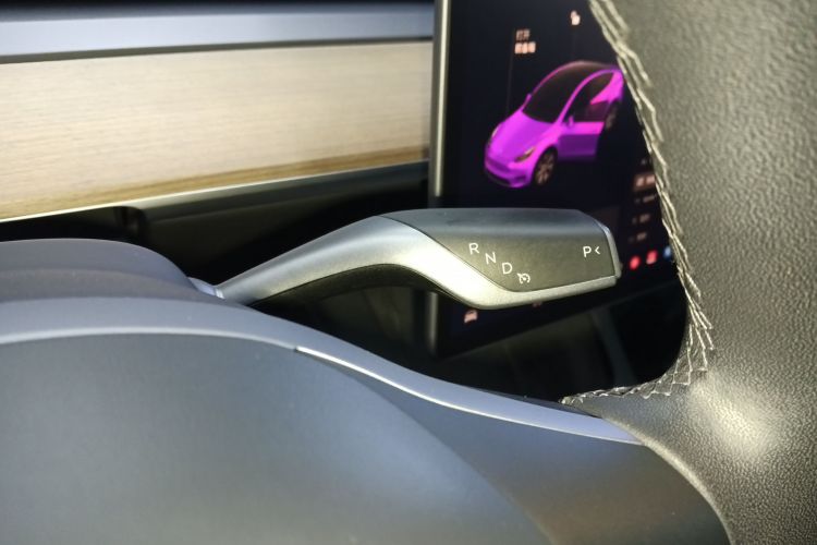 特斯拉 Model Y 2021款 标准续航后驱版中控内饰18