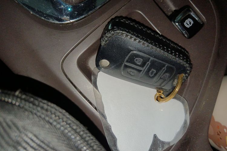 别克 君威 2015款 2.0L 精英时尚型中控内饰11