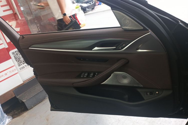 宝马5系新能源 2022款 改款二 535Le 先锋版M运动套装中控内饰7007