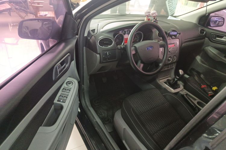 福特 福克斯 2013款 两厢经典 1.8L 手动基本型中控内饰7003