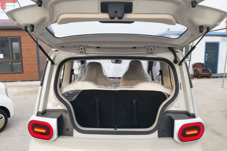 五菱汽车 宏光MINIEV 2024款 第三代 215km 青春版机舱底盘23