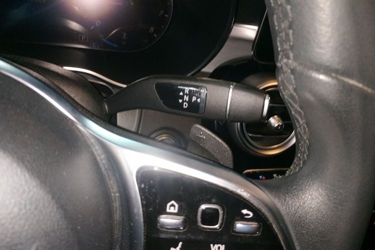 奔驰GLC 2022款 改款三 GLC 260 L 4MATIC 动感型局部细节18