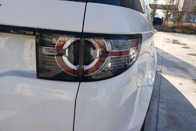 路虎 发现神行 2019款 240PS PURE版 国VI车身外观9