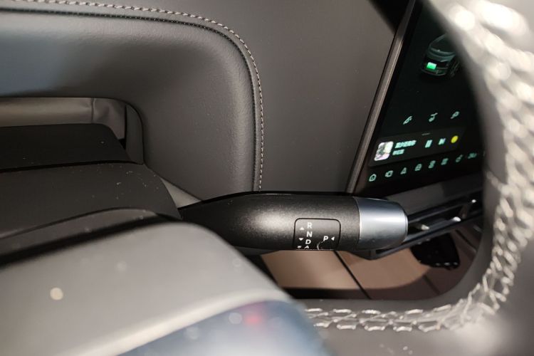 理想汽车 理想L9 2025款 Ultra 智能焕新版中控内饰18