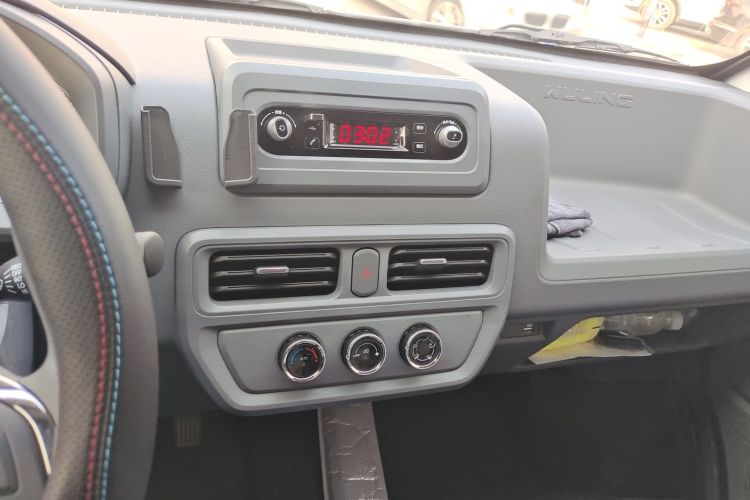 五菱汽车 五菱扬光 2025款 400km 客车版舒适型中控内饰16