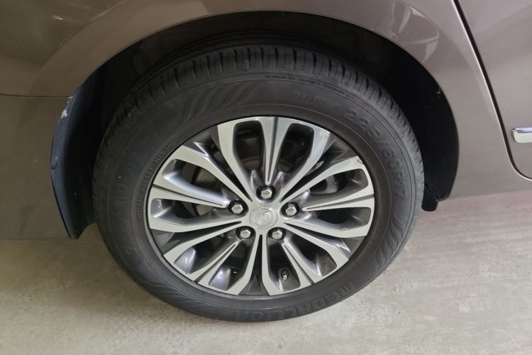 别克GL8 2020款 陆上公务舱 652T 尊贵型车身外观6008