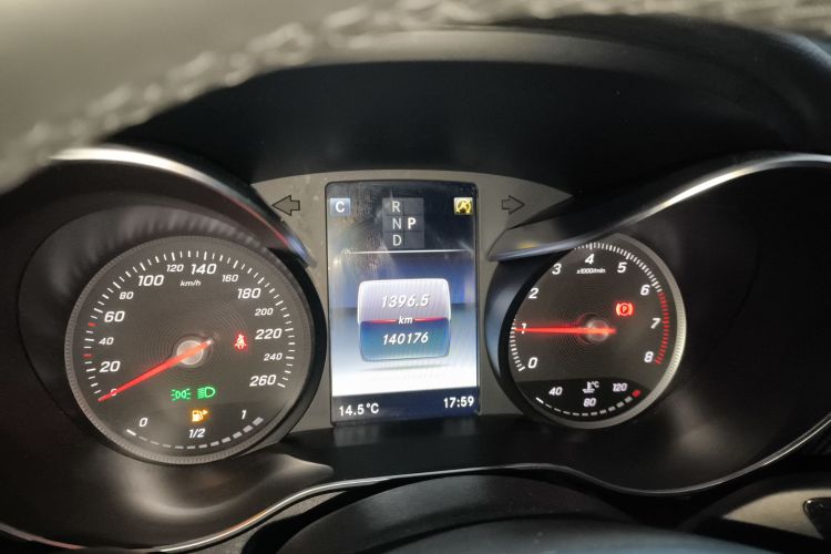 奔驰C级 2018款 C 200 运动版中控内饰14