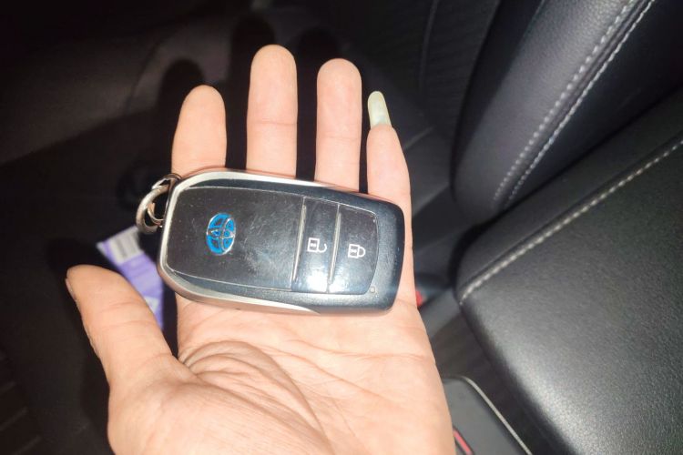 丰田 凌放HARRIER 2022款 双擎 2.5L CVT两驱豪华版中控内饰11