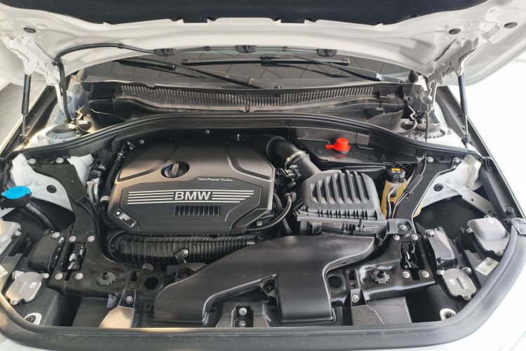 宝马1系 2021款 改款 125i M运动曜夜版机舱底盘24