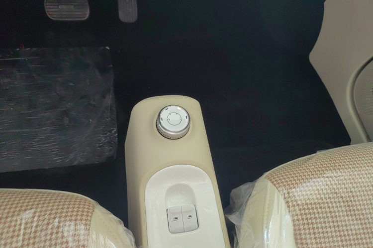 五菱汽车 宏光MINIEV 2024款 第三代 215km 青春版中控内饰18