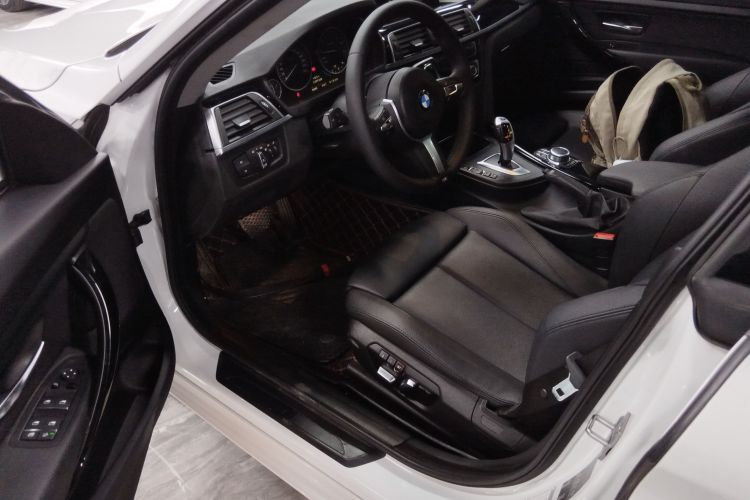 宝马3系GT 2019款 320i 时尚型中控内饰20