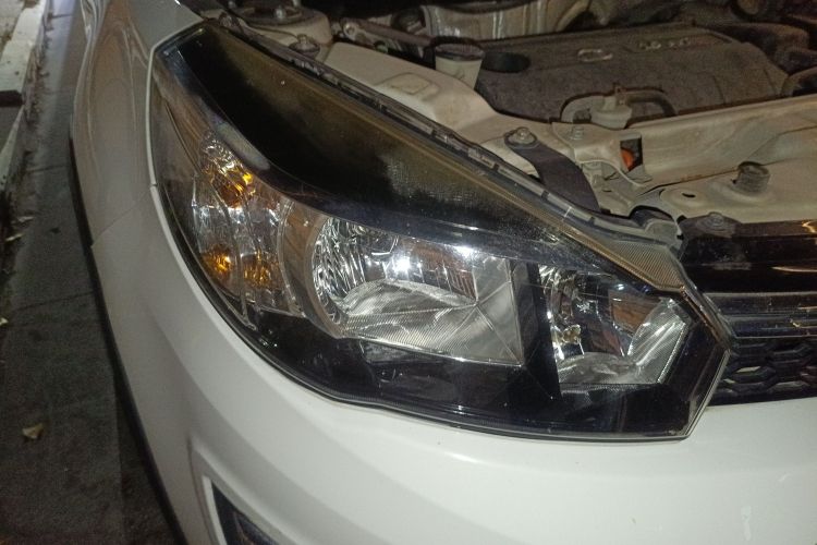 长城M4 2012款 1.5L 手动舒适型车身外观8