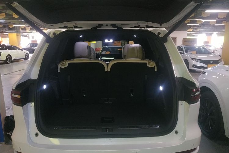 理想汽车 理想ONE 2021款 增程6座版机舱底盘23