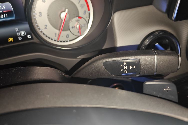 奔驰GLA 2016款 GLA 200 动感型中控内饰18