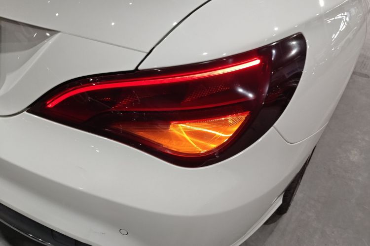 奔驰CLA 2017款 改款 CLA 200 动感型车身外观9