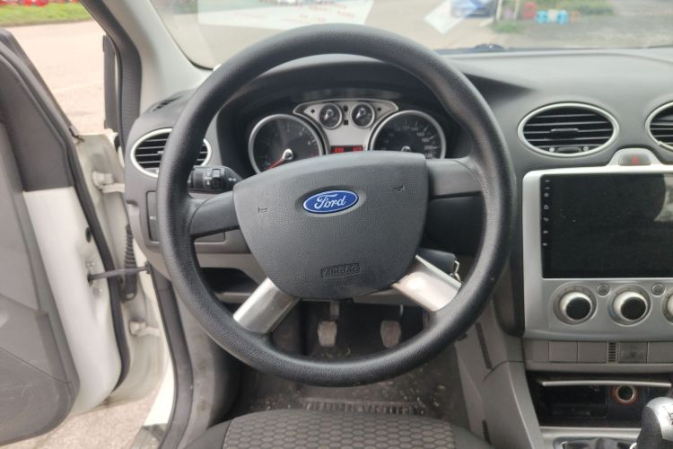 福特 福克斯 2013款 两厢经典 1.8L 手动百万纪念版中控内饰13