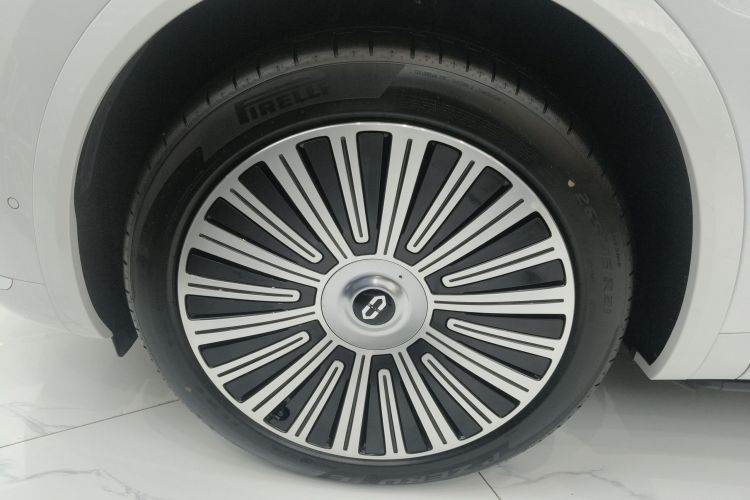 鸿蒙智行 问界M8 2025款 增程 Max+版 53.4kWh 5座版车身外观6007