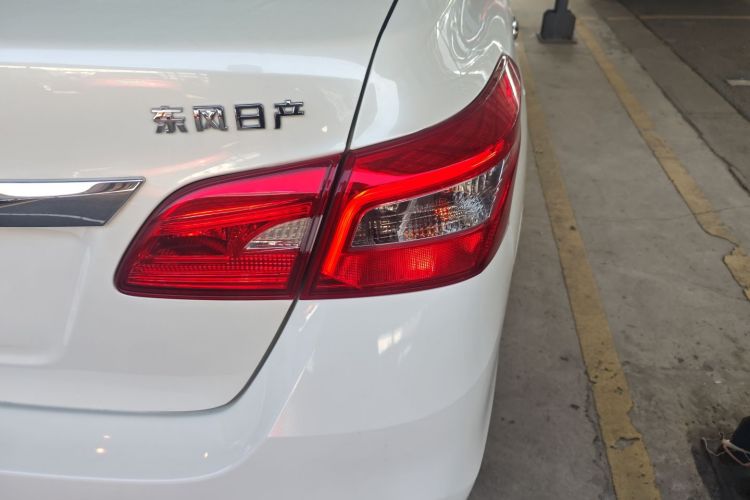 日产 轩逸 2022款 经典 1.6XE CVT舒适版车身外观9