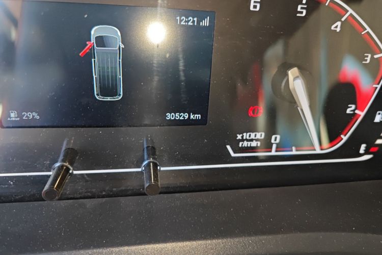 上汽大通MAXUS 新途V80 2025款 PRO傲运通 2.0T 手动长轴超低顶 6/7/8/9座中控内饰15