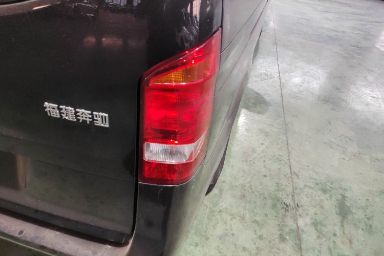 奔驰 威霆 2020款 2.0T 商务版 7座车身外观9