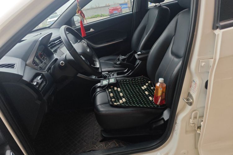 奇瑞 瑞虎3X 2021款 钻石版 1.5L CVT 3克拉II型中控内饰19