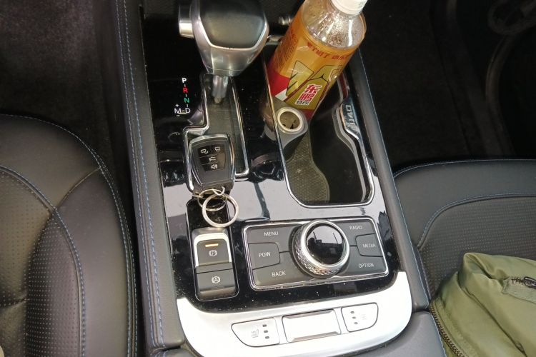 北京越野 北京BJ40 2019款 PLUS 2.3T 自动四驱尊享版 国VI中控内饰18