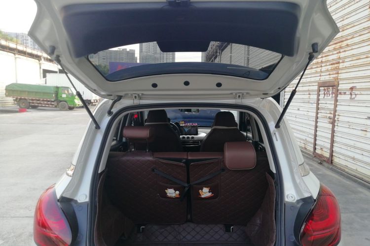 五菱汽车 五菱缤果 2023款 333km 悦享款机舱底盘23