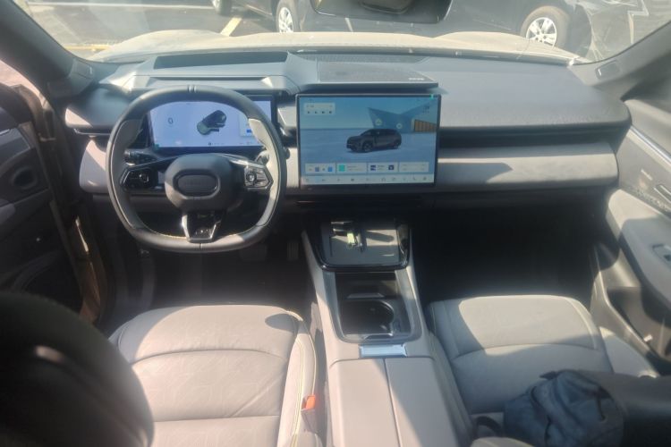 领克08 EM-P 2023款 120km 长续航Halo中控内饰7002