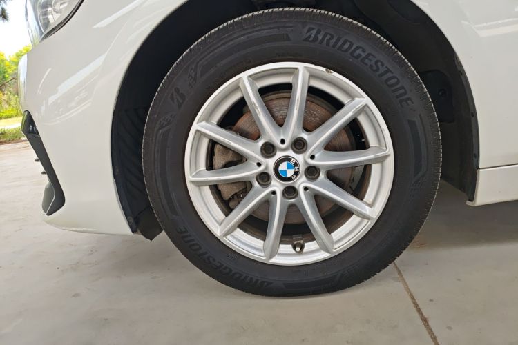 宝马2系旅行车 2018款 218i 时尚型车身外观35